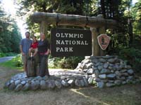 01-family_at_Olympic_National_Park_entrance_sign