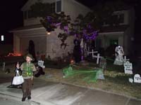 17-the_best_decorated_house_in_the_neighborhood