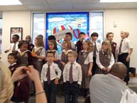 02-kids_singing_to_the_parents