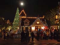 43-line_for_Santa_picture_at_Town_Square-too_long,2hours,came_back_another_day