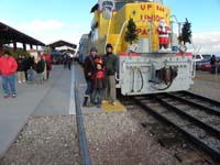 19-family_and_the_train