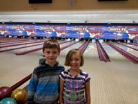 04-Kenny_and_Zoe_ready_to_bowl