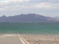 39-white_caps_on_Lake_Mead-too_windy_for_even_adults_to_swim_safely