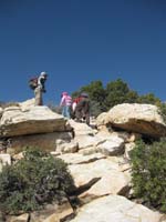 02-Daddy_leading_while_the_kids_scramble