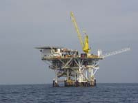 008-passing_by_an_oil_rig_platform