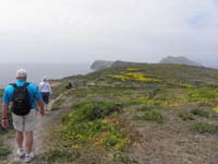 039-hiking_around_the_island