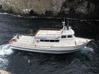 069-here_comes_the_boat-much_higher_waves-tough_to_maintain_position_to_board