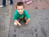 19-Kenny_and_Star_Wars_imprint_in_street