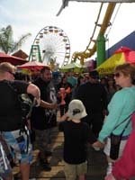 48-pier_area_is_very_busy-on_the_way_to_the_ferris_wheel