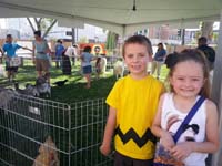 79-petting_zoo_at_Zappos_shoe_sale_downtown-Kenny_and_Chloe