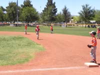 08-running_to_second_base
