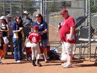 37-team_receives_his_participation_medal