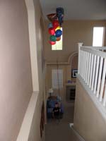 04-wow-the_string_is_so_long,the_balloons_can_touch_the_ceiling_while_holding_them