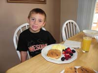 05-Mommy_made_Kenny_his_favorite_special_breakfast