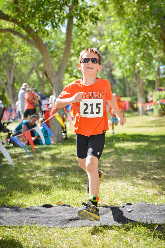 60-professional_photos-running5-crossing_finish_line