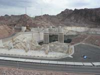 04-Hoover_Dam-lowest_in_history-mark_above_water_on_Dam_are_dead_invasive_mussels