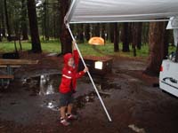 07-Kenny's_helping_to_put_up_the_camper-hold_the_awning_up