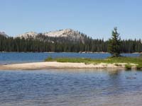 04-pretty_scenery_on_lake
