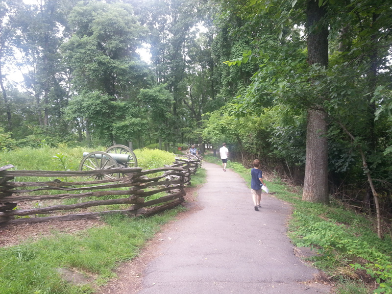 102-walking_along_the_trail