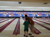 03-Daddy_tries_to_teach_Kenny_how_to_throw_a_bowling_ball