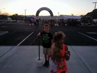 06-Kenny_and_Zoe_(and_Mommy)_at_a_race_to_volunteer_while_Darby_runs