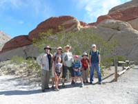 05-ready_to-start_the_hike-Daddy,Darby,Zoe,Mommy,Sarah,Kenny,Veronica