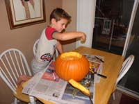 31-so_busy_getting_house_ready_to_sell,two_days_later_we_finally_carve_our_pumpkin