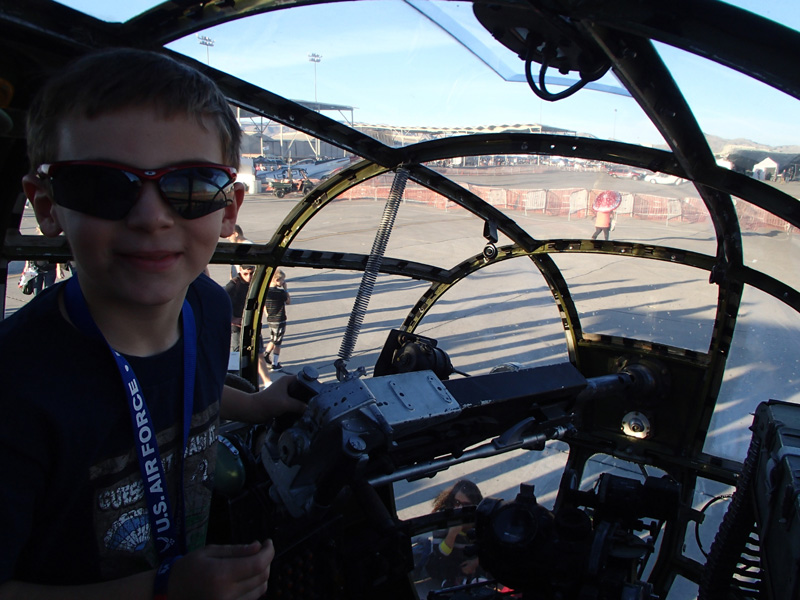 127-B-25-Kenny_and_front_gun