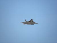 073-F-22-aircraft_has_low_radar_profile