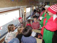 18-back_to_the_dining_car-he_gets_to_meet_Santa_again