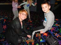 01-Mommy_putting_roller_skates_on_Kenny-Sarah's_8th_birthday_party