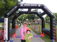 01-Mommy_and_Kenny_at_the_starting_line-cool_out_for_mid_May-not_normal