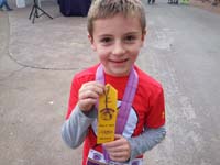 23-Kenny_shows_off_his_ribbon-he_won_even_after_stopping_to_poop