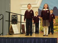 08-Kenny_performing_Singin'_in_the_Rain