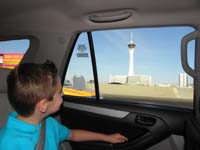 02-Kenny_is_very_excited_to_go_to_the_top_of_the_Stratosphere_again