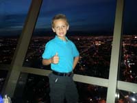 07-Kenny_gives_a_thumbs_up_for_the_dinner_experience