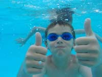 20-Kenny_having_fun_under_the_water