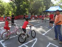 17-walking_the_bike_into_the_transition_area