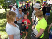 27-Kenny_surrounded_by_his_grandparents_and_Mommy