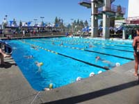 32-warm_up_pool_during_the_race