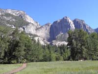 06-Yosemite_Fall_view_from_boardwalk_through_meadow