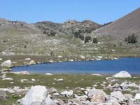 90-zoom_to_other_side_of_lake-trail_continues_to_Upper_Gaylor_Lake