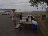 07-lunch_along_Mono_Lake-then_hike_to_water
