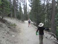 07-easy_hike_along_trail-a_little_more_than_a_mile_roundtrip