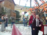 19-Mommy_and_Kenny_Bellagio_Conservatory_Fall_display-Daddy_tries_to_hold_camera_real_still_on_railing