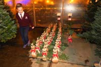 02-Kenny_likes-at_the_'Snow_Trooper'_and_Reindeers-he_picked_out_a_reindeer