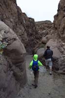 06-entering_a_small_slot_canyon