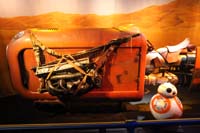 053-Star_Wars_display_items-speeder_and_BB8_from_new_movie