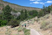 049-heading_down_the_trail-nice_scenery-although_getting_hot