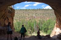 059-view_looking_out_of_Alcove_House-Kenny_needs_to_eat_his_lunch
